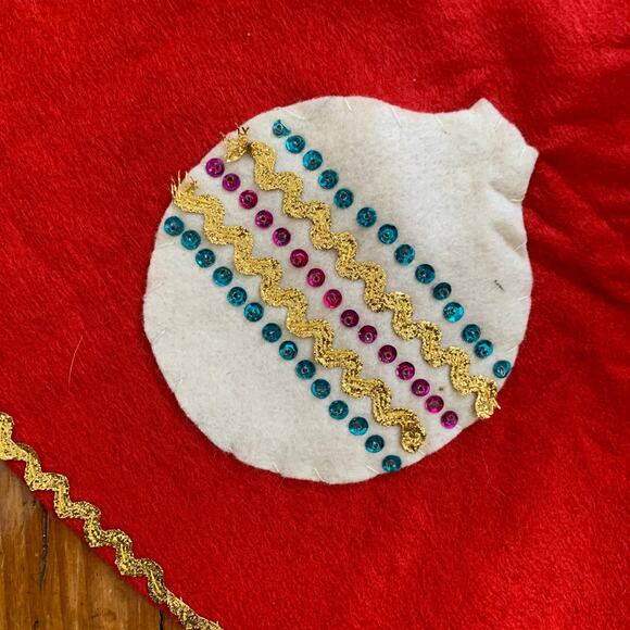Vintage Christmas Tree Skirt Appliqué Felt Sequin Tablecloth Table Cover Small - Picture 3 of 6